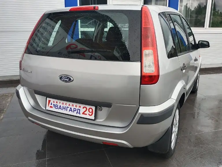 Ford Fusion 2008 года выпуска с пробегом 95000 км.