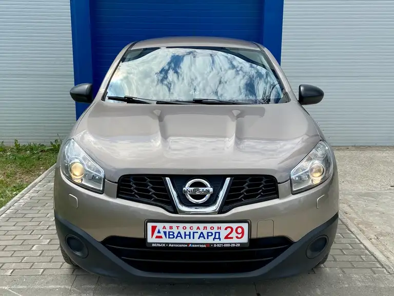 Семиместный Nissan Qashqai 2012 года выпуска с пробегом 139000 км. 2 владельца по ПТС. Не битый.