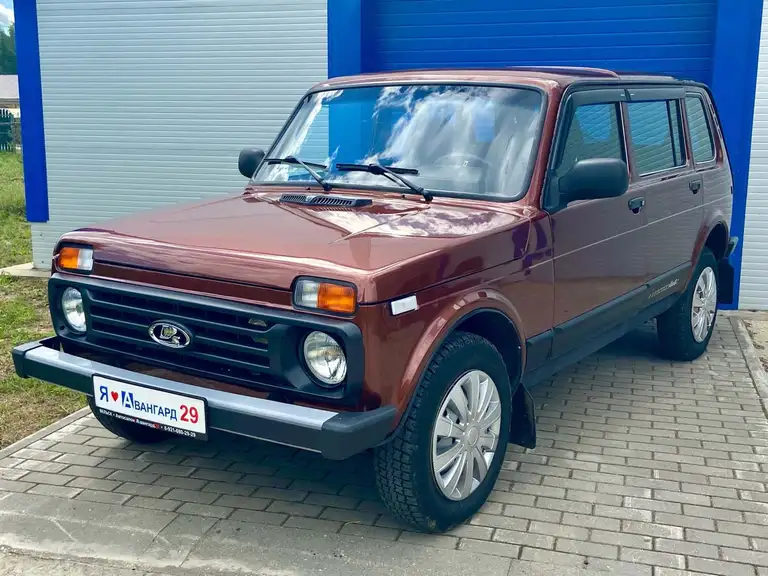 Пятидверная Lada Niva 4x4 2019 года выпуска с пробегом 66000 км. 2 владельца по ПТС.