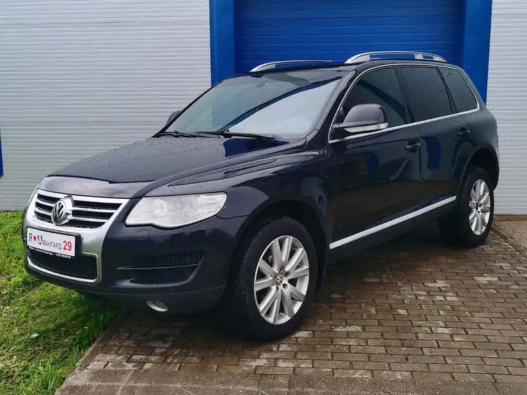 По трассе и на легкому бездоVolkswagen Touareg 2008 года в продаже в автосалоне Авангард 29 г. Вельск. Пробег: 387000 км. Дизель.