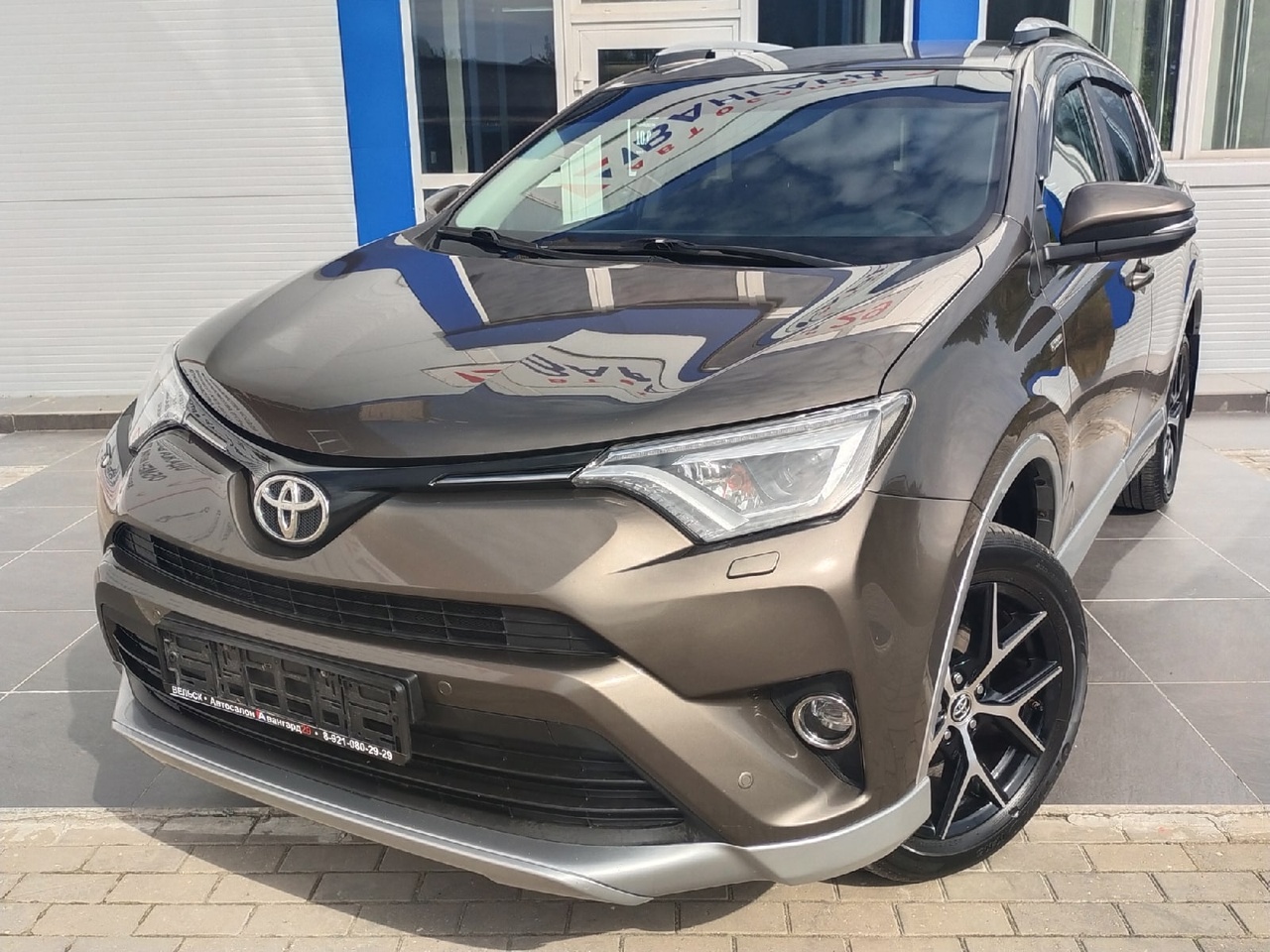 Toyota RAV4 2017 года выпуска с пробегом 94000 км. 3 владельца по ПТС. Не битый. 