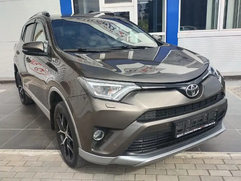 Toyota RAV4 2017 года выпуска с пробегом 94000 км. 3 владельца по ПТС. Не битый. 