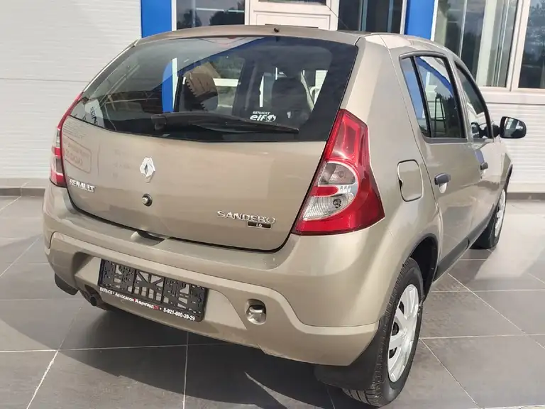 Renault Sandero 2010 года выпуска с пробегом 19000 км. 1 владелец по ПТС. Не битый