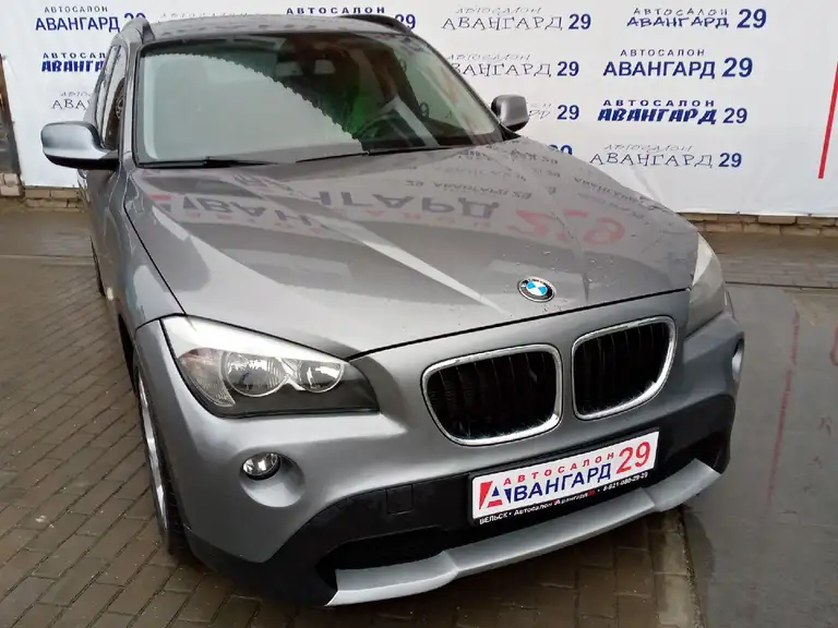 BMW X1 2012 года выпуска с пробегом 171000 км. 4+ владельцев по ПТС. Не битый.