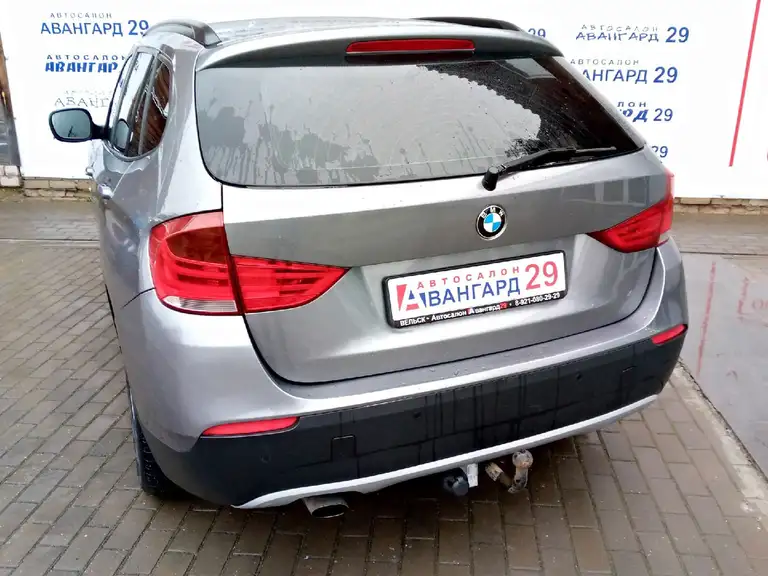 BMW X1 2012 года выпуска с пробегом 171000 км. 4+ владельцев по ПТС. Не битый.