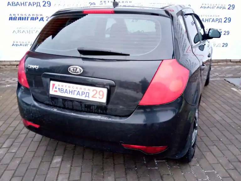 Kia Ceed 2009 сама изоляция. Насос запчасти Киа СИД 2009. Насос смотреть Киа СИД 2009.