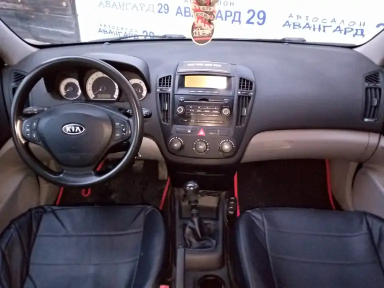 Kia Ceed 2007 года выпуска с пробегом 237100 км. 4+ владельцев по ПТС. Не битый.