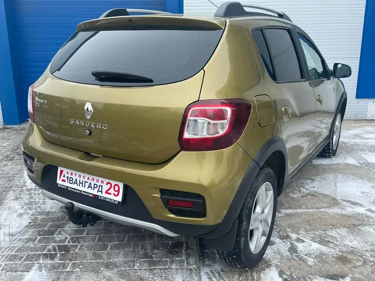 Renault Sandero Stepway 2016 года выпуска с пробегом 121000 км. 2 владельца по ПТС. Не битый.