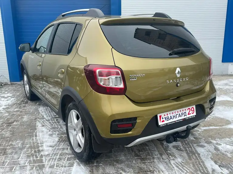 Renault Sandero Stepway 2016 года выпуска с пробегом 121000 км. 2 владельца по ПТС. Не битый.