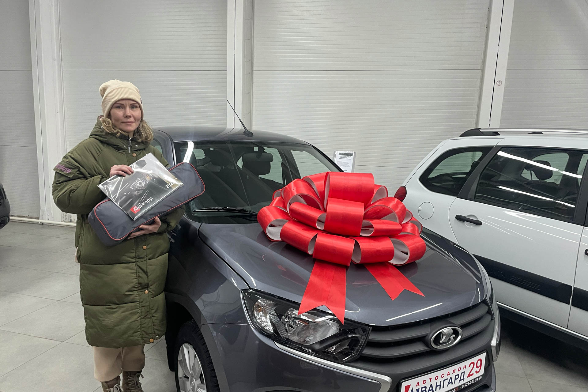 Автосалон авангард вельск. Подарки в автосалоне. Сувениры для автосалона. Подарки дилерам.