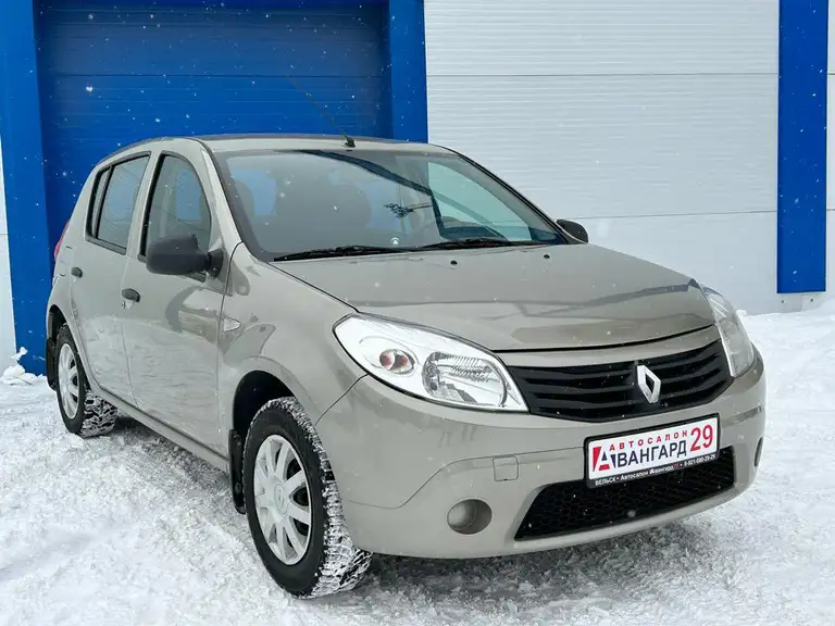 Renault Sandero 2014 года выпуска с пробегом 35000 км. 1 владелец по ПТС.