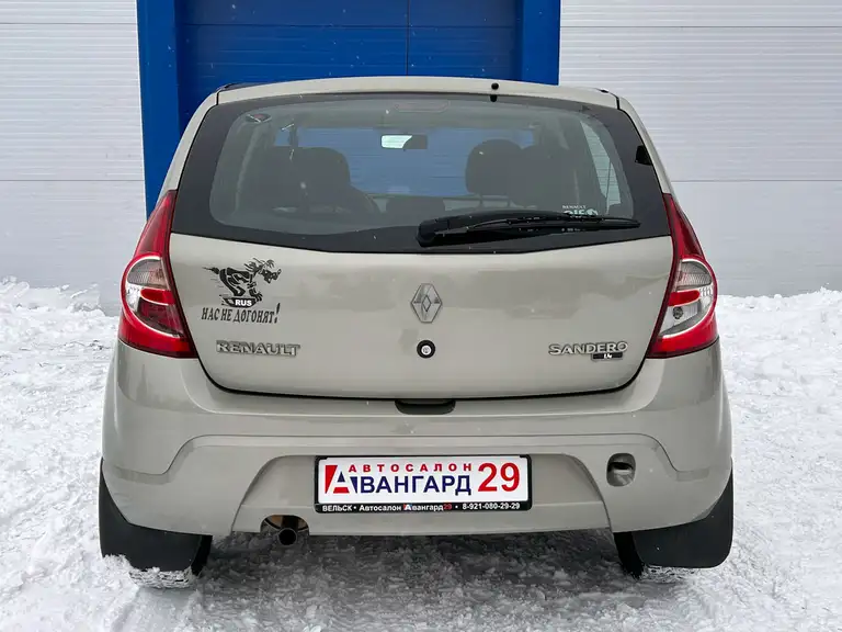 Renault Sandero 2014 года выпуска с пробегом 35000 км. 1 владелец по ПТС.