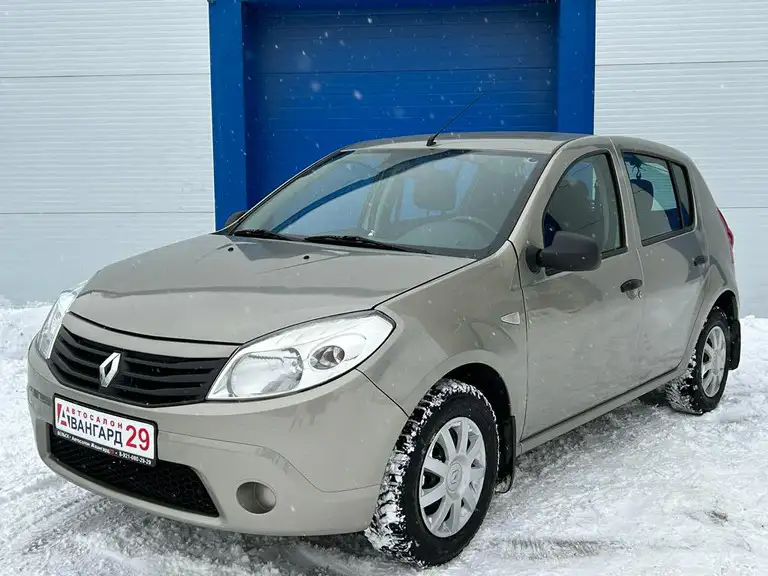 Renault Sandero 2014 года выпуска с пробегом 35000 км. 1 владелец по ПТС.