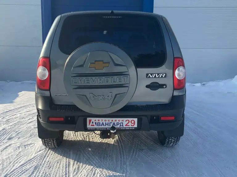 Chevrolet Niva комплектация Bertone Edition, хорошее техническое состояние, 2 владельца.