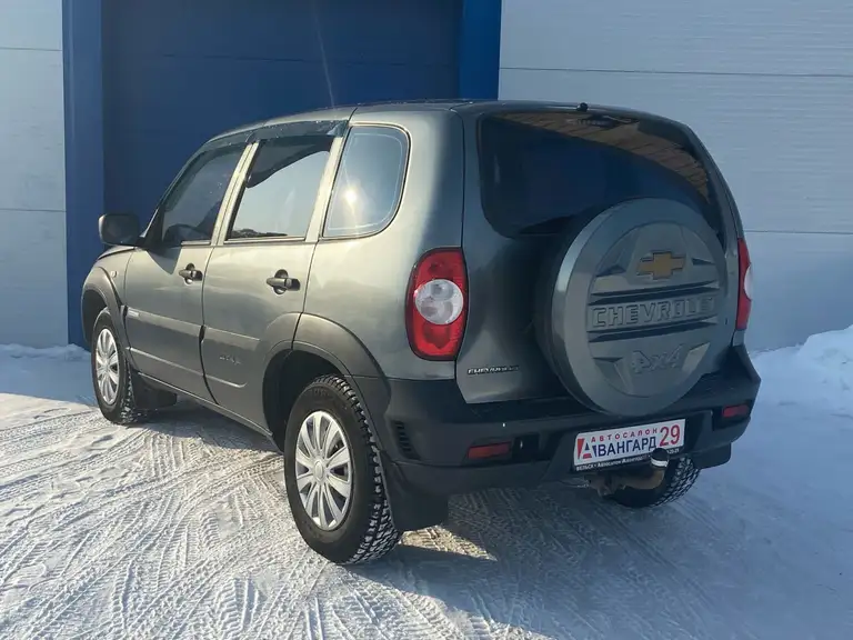 Chevrolet Niva комплектация Bertone Edition, хорошее техническое состояние, 2 владельца.