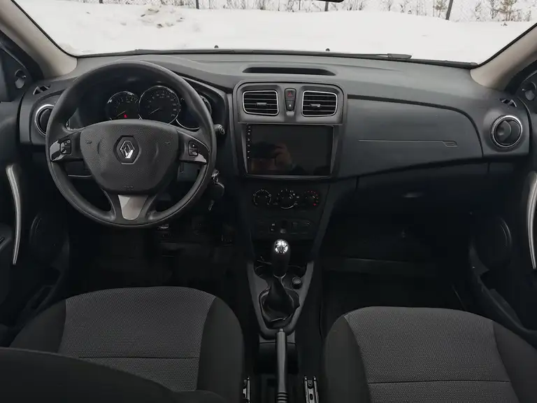 Renault Sandero 2015 года выпуска с пробегом 59700 км. 2 владельца по ПТС. Не битый.