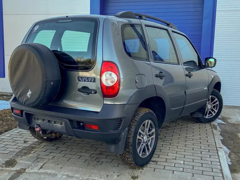 Chevrolet Niva 2018 года выпуска с пробегом 134300 км. 1 владелец по ПТС. Не битый.