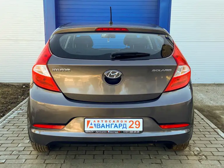 Hyundai Solaris 2015 года выпуска с пробегом 123000 км. 2 владельца по ПТС. Не битый.