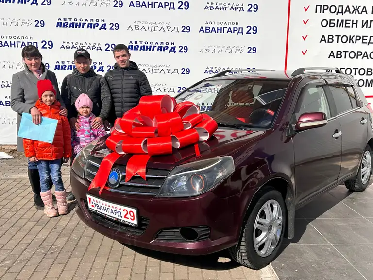 Семья Шестаковой Оксаны и Ильи из Шенкурска купила Geely MK Cross