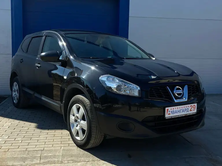 Nissan Qashqai 2013 года выпуска с пробегом 161000 км. 2 владельца по ПТС. Не битый.