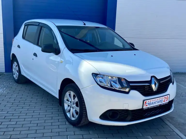 Renault Sandero 2015 года выпуска с пробегом 47000 км. 3 владельца по ПТС. Не битый. За наличные или в кредит.