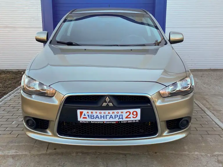 Mitsubishi Lancer 2010 года выпуска с пробегом 171000 км. Базовая комплектация. Не битый.