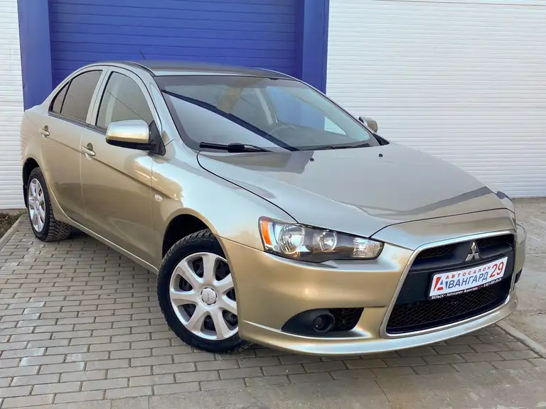 Mitsubishi Lancer 2010 года выпуска с пробегом 171000 км. Базовая комплектация. Не битый.