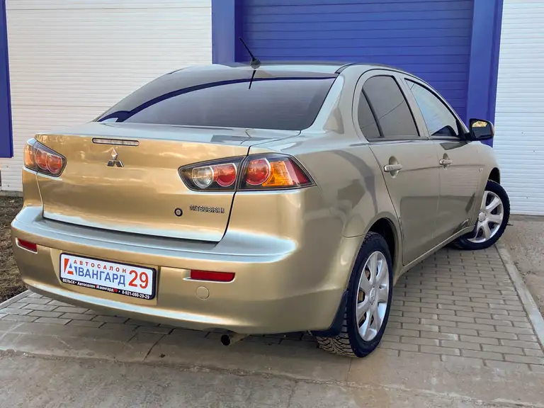 Mitsubishi Lancer 2010 года выпуска с пробегом 171000 км. Базовая комплектация. Не битый.