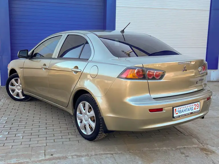 Mitsubishi Lancer 2010 года выпуска с пробегом 171000 км. Базовая комплектация. Не битый.