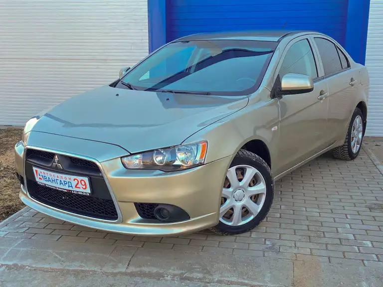 Mitsubishi Lancer 2010 года выпуска с пробегом 171000 км. Базовая комплектация. Не битый.