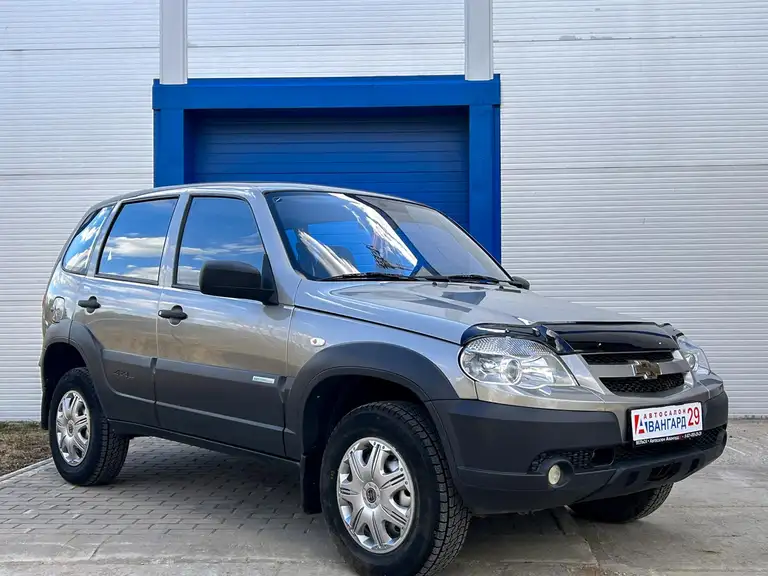 Chevrolet Niva 2011 года выпуска с пробегом 132000 км. 1 владелец по ПТС. Не битый.