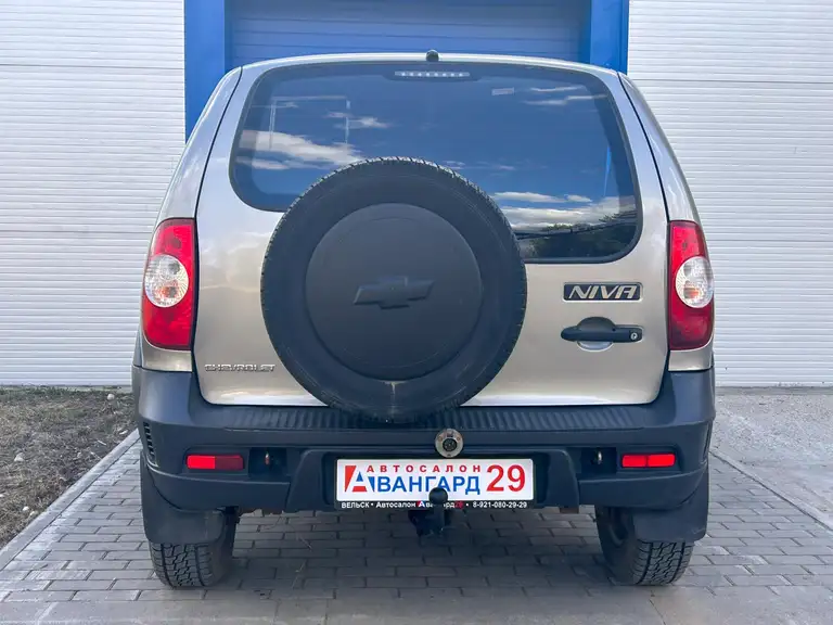 Chevrolet Niva 2011 года выпуска с пробегом 132000 км. 1 владелец по ПТС. Не битый.