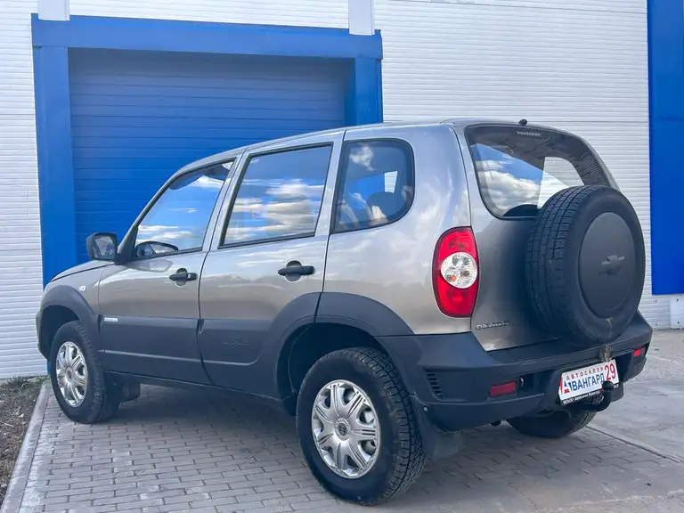 Chevrolet Niva 2011 года выпуска с пробегом 132000 км. 1 владелец по ПТС. Не битый.